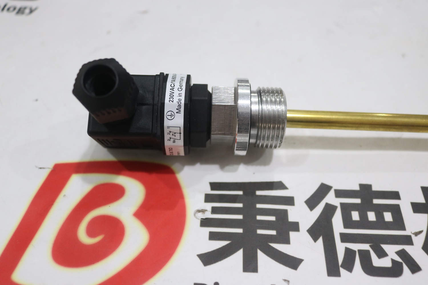 液位传感器 M60.1.B4.400.01.13.1.70C (3).jpg